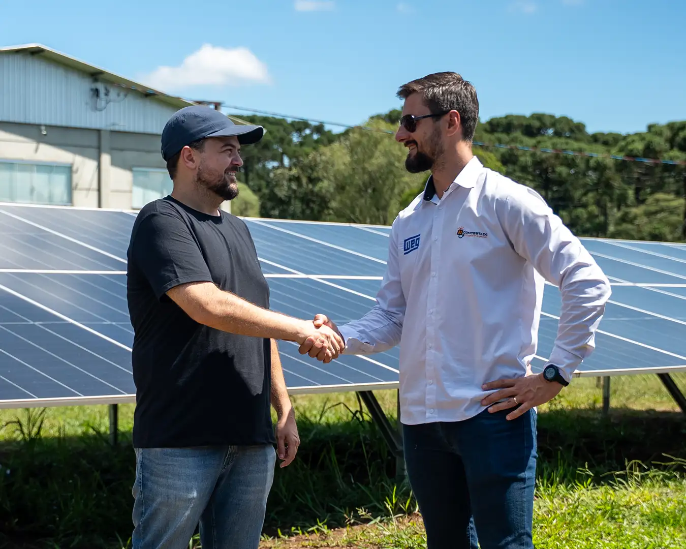 Equipe Contestado Solar em instalação na região